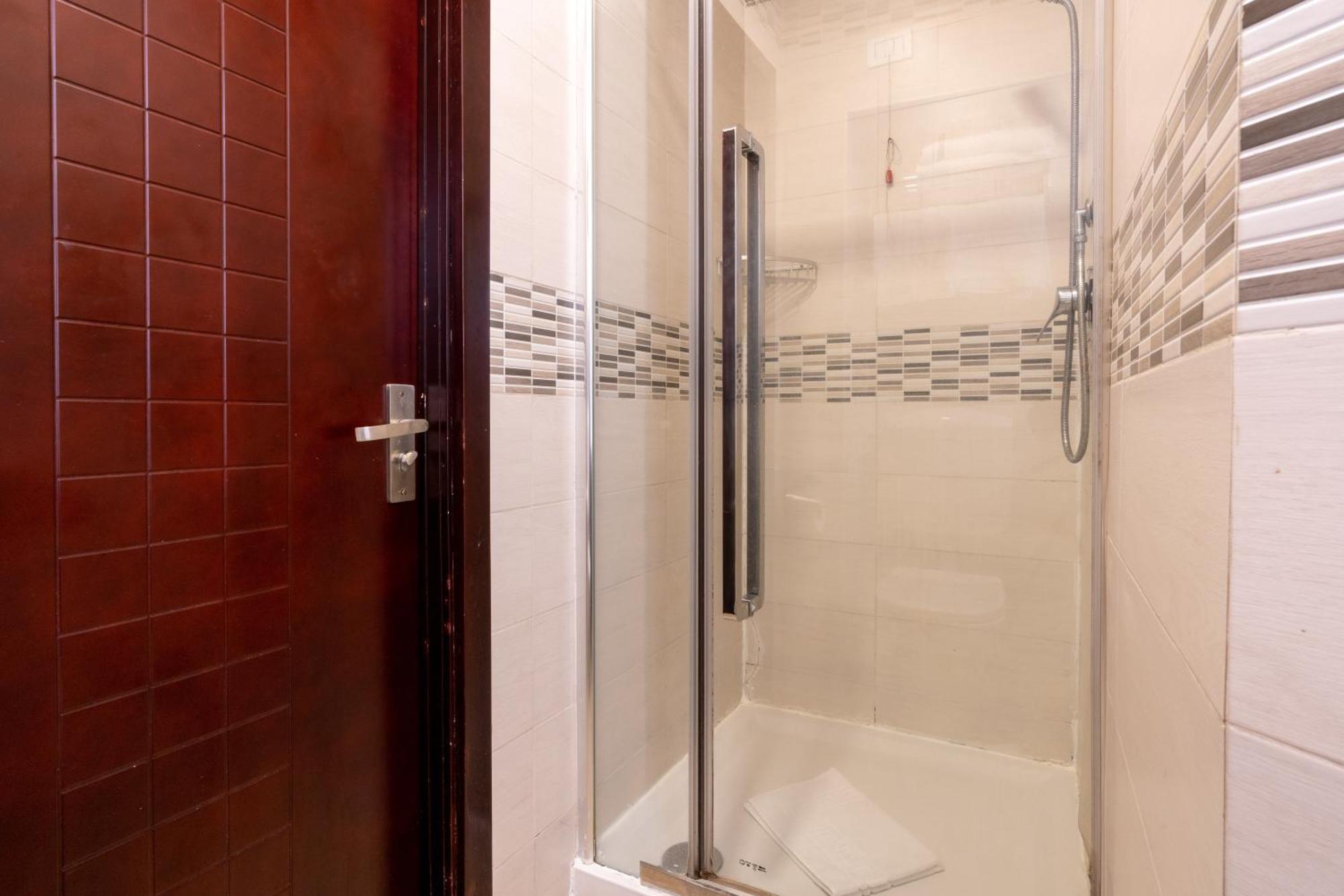 Bed and breakfast Leoni Di Giada - Close To Station Roma