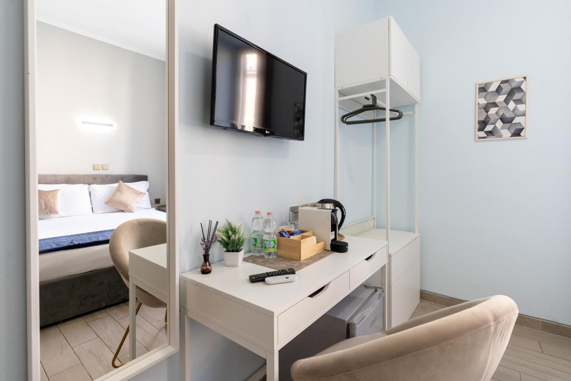 Leoni Di Giada - Close To Station 3* Roma