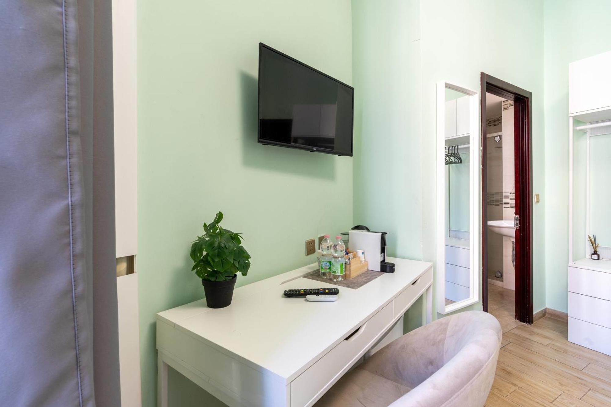 Leoni Di Giada - Close To Station 3* Roma