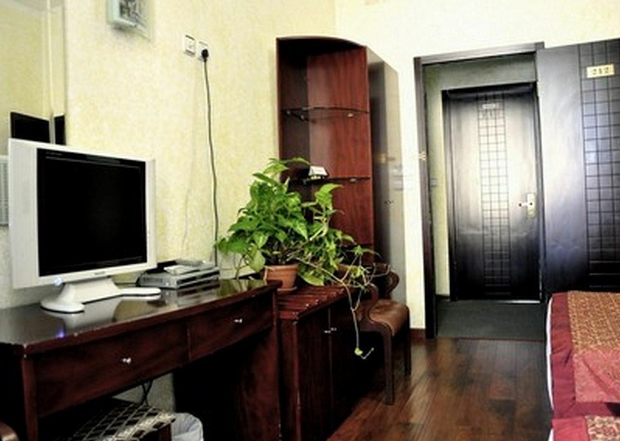 Leoni Di Giada - Close To Station Roma