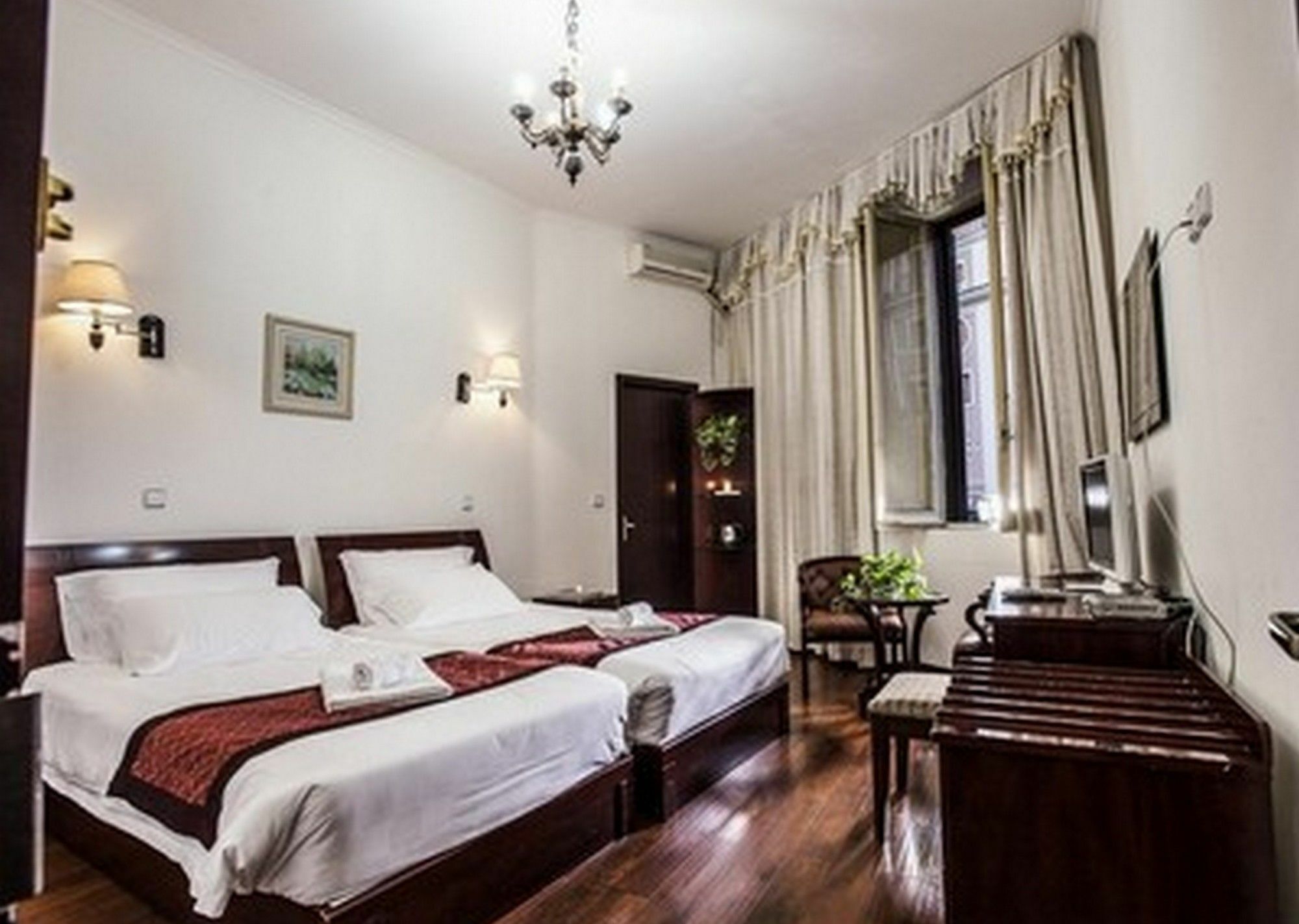 Leoni Di Giada - Close To Station Roma
