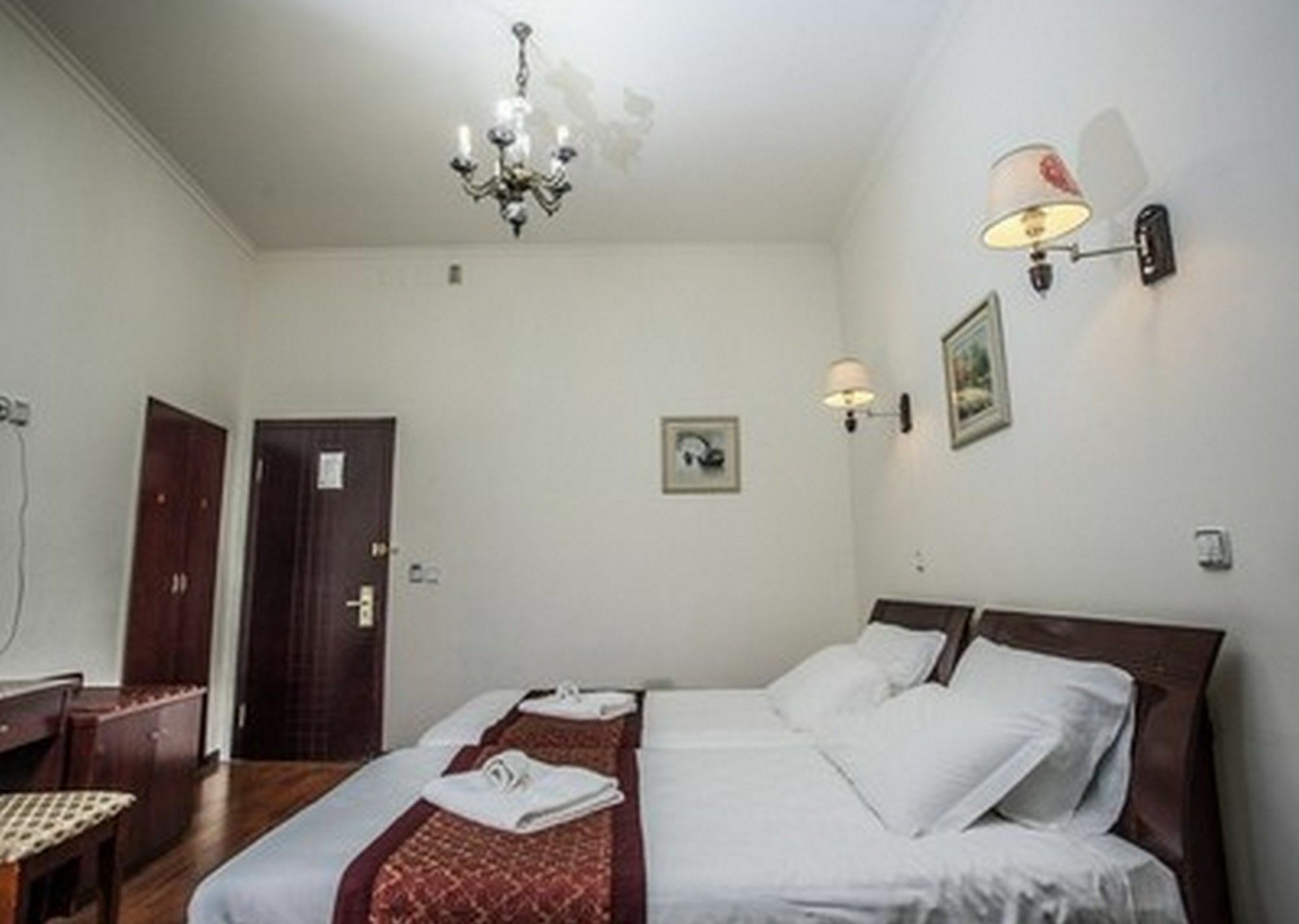 Leoni Di Giada - Close To Station 3* Roma